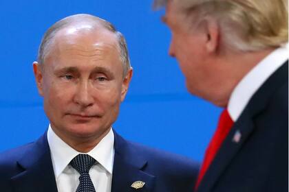 Putin y Trump se miran y el mundo tiembla