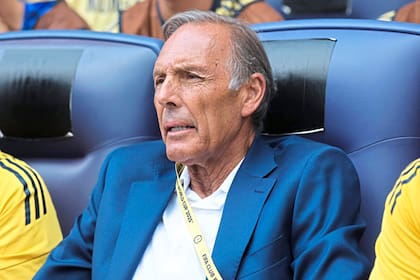 Russo durante el Mundial de Clubes, mientras observaba el partido ante Auckland City: uno de los grandes traspiés del corto ciclo