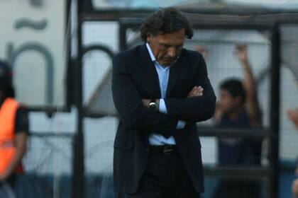 Una postal de Russo como DT de Estudiantes, en 2020