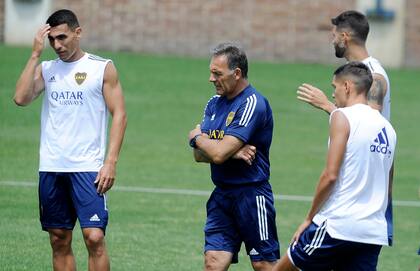 Miguel Ángel Russo, director técnico de Boca, en un entrenamiento; a partir de abril se sumarán más prendas con diseños renovados