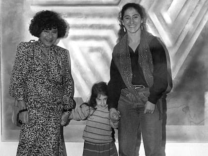 Ruth Benzacar con su hija Orly y su nieta Mora, en Florida 1000