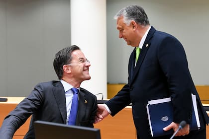 Rutte y Orban en una cumbre europea