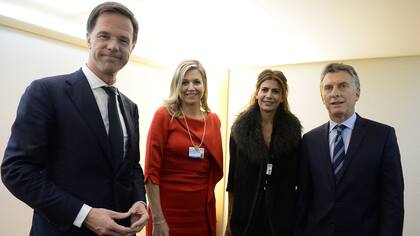 Rutte junto a Máxima Zorreguieta, Juliana Awada y Mauricio Macri