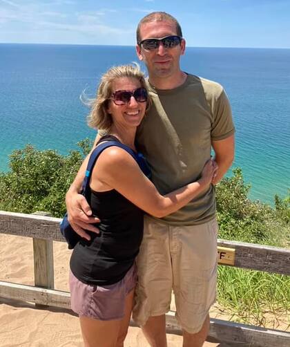 Ryan Borgwardt y su esposa Emily antes de que se diera a la fuga