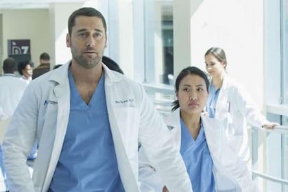 Ryan Eggold como el complejo Dr. Max Goodwin