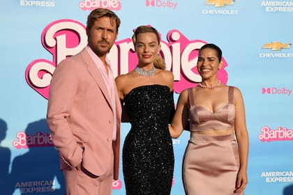 Ryan Gosling, Margot Robbie y America Ferrera en la premiere mundial del film