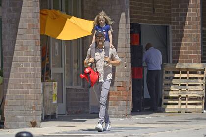 Ryan Reynolds, de paseo con su hija James