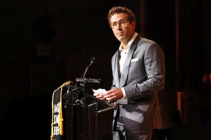 Ryan Reynolds subió al escenario para presentar la terna en una de las ternas en la que se impuso Wicked
