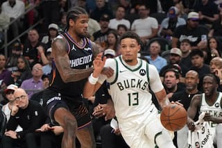 Ryan Rollins anota 26 puntos en triunfo de Bucks 108-105 y Suns sufren quinta derrota seguida