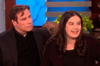 Travolta, junto a su hija y joven actriz Ella