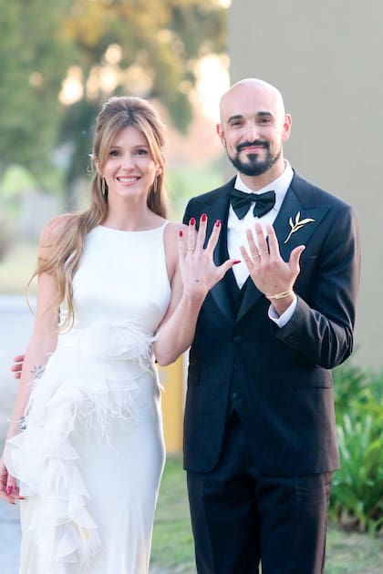 Sábado 25 de septiembre. Una semana después de su boda civil en Chaco, Abel Pintos y Mora Calabrese festejaron en una coqueta estancia en las afueras de Buenos Aires. 