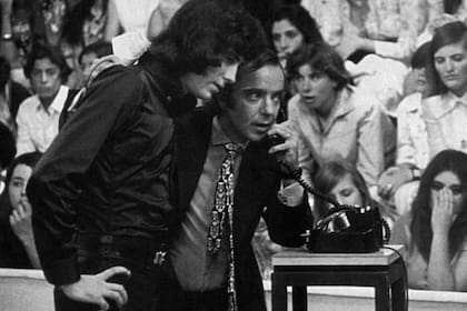 Sábados circulares: Pipo Mancera con Joan Manuel Serrat, el cantautor catalán que debutó en la Argentna en el programa de Mancera