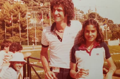 Gaby Sabatini y Palito Fidalgo, su formador y entrenador en River Plate; trabajaron juntos hasta fines de 1984. 