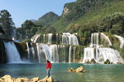 "Sabía que allí, del otro lado del pasillo, nadie lo esperaba, nadie lo conocía".