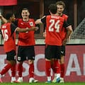 Austria responde en la adversidad: lo salvaron los palos y resistió hasta con 10 jugadores