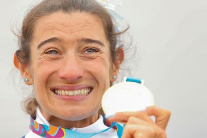 Sabrina Ameghino de Argentina con la medalla dorada; una sorpresa para el Comité Olímpico