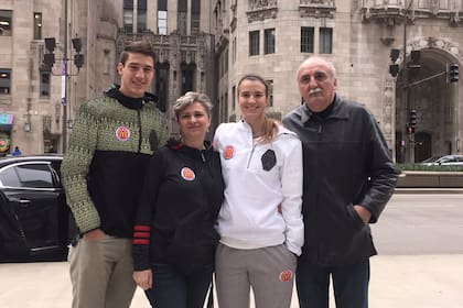 Eddy, Liliana, Sabrina y Dan, la familia Ionescu en Chicago