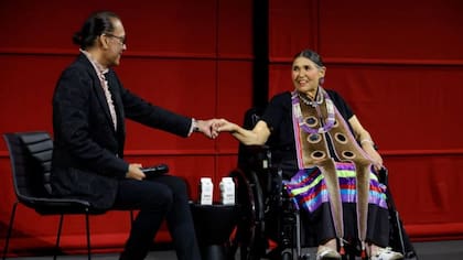 Sacheen Littlefeather durante un homenaje en el museo de la Academia de Artes y Ciencias Cinematograficas de Hollywood