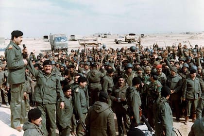 Saddam Hussein decidió invadir Irán en septiembre de 1980, pocos meses después de la revolución