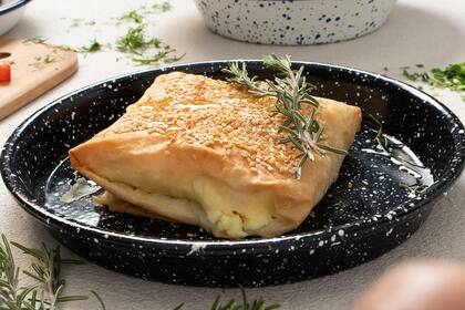 Saganaki. El queso feta, es riquísimo como relleno de tartas y empanadas de masa filo.