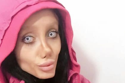 Sahar Tabar se hizo conocida hace unos meses y fue apodada por los medios la “Angelina Jolie iraní”