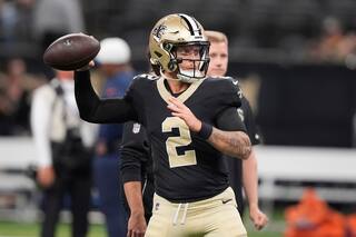 Saints eligen a Spencer Rattler como quarterback titular sobre el novato Tyler Shough