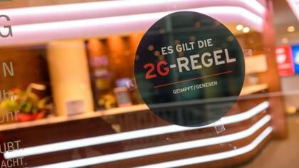 Sajonia se convirtió en el primer estado alemán en establecer que solamente las personas vacunadas y las que ya sufrieron covid-19 puedan entrar en ciertos locales