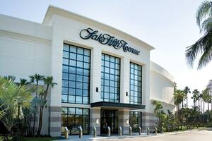 La tienda de lujo que dice Adiós a Nueva York y ofrece descuentos de hasta 70% en la Fifth Avenue