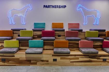 La Usina cuenta con un auditorio destinado a charlas, talleres y workshops en los que se reúnen colaboradores locales y de la región.