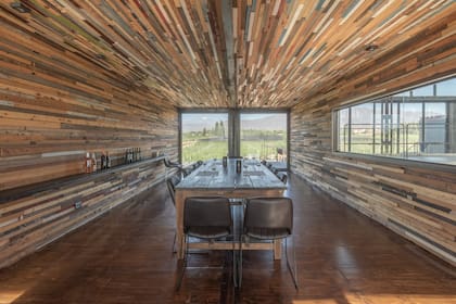 Sala de degustación, uno de los espacios construidos con materiales reciclados