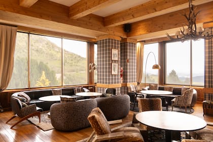 Sala de estar con vistas al cerro en el Hotel Catedral