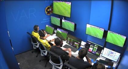 Sala de VAR de un partido de LALIGA