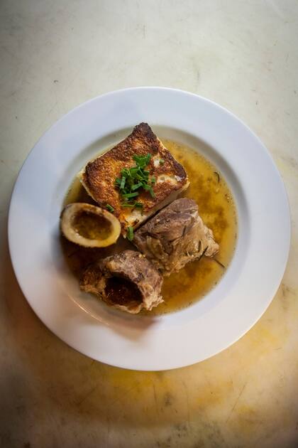 Osobuco con polenta blanca de Córdoba.