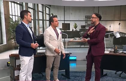 Salandy explicó cómo se debe poner la mano y el brazo para el apretón de manos (Foto: Captura de pantalla)