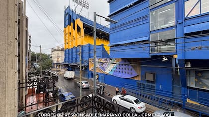 Sale a la venta un edificio justo frente a la Bombonera