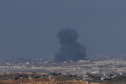 Sale humo después de un ataque israelí en la Franja de Gaza el 6 de julio del 2025.