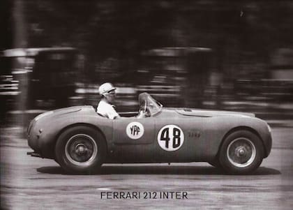 Salerno a toda velocidad en su Ferrari 212 Inter