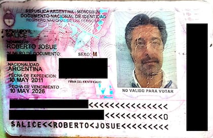 Salice aportó su DNI para el trámite de creación de la sociedades.