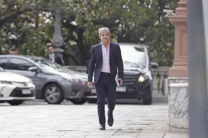 Salida de ministros de Casa Rosada luego de la reunión de gabinete. Luis Caputo