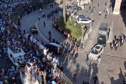 Salida del cortejo funebre de Casa Rosada