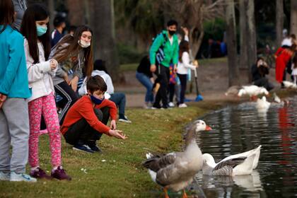 Salidas recreativas en la ciudad. Comienzo de las vacaciones de invierno en el contexto de la pandemia de coronavirus