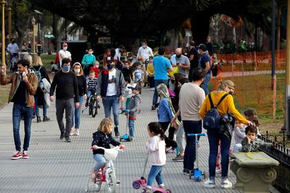 Salidas recreativas en la ciudad. Comienzo de las vacaciones de invierno en el contexto de la pandemia de coronavirus