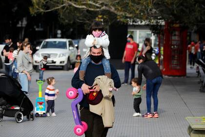 Salidas recreativas en la ciudad. Comienzo de las vacaciones de invierno en el contexto de la pandemia de coronavirus