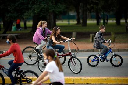 Salidas recreativas en la ciudad. Comienzo de las vacaciones de invierno en el contexto de la pandemia de coronavirus