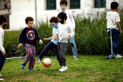 Salidas recreativas en la ciudad. Comienzo de las vacaciones de invierno en el contexto de la pandemia de coronavirus