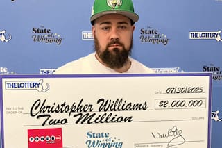 Salió con sus hijos a cazar babosas, pero compró un boleto de Powerball y se volvió millonario