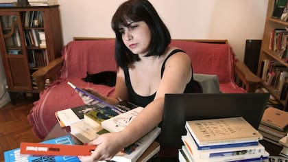 Salir del mundo real. Era dueña de la librería Otra Lluvia, que tenía local, pero Cecilia Di Gioia
les consultó a sus clientes si aceptarían el e-commerce; tuvo éxito.
