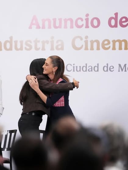 Salma Hayek realizará un cortometraje con el respaldo de los incentivos fiscales del gobierno de Sheinbaum (Facebook/Salma Hayek Pinault)