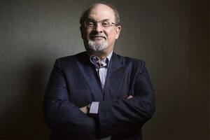 El folletín digital de Salman Rushdie, un escritor de la vida real en versión virtual