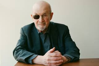 Vive amenazado de muerte hace 30 años, pero esta vez casi matan a Salman Rushdie